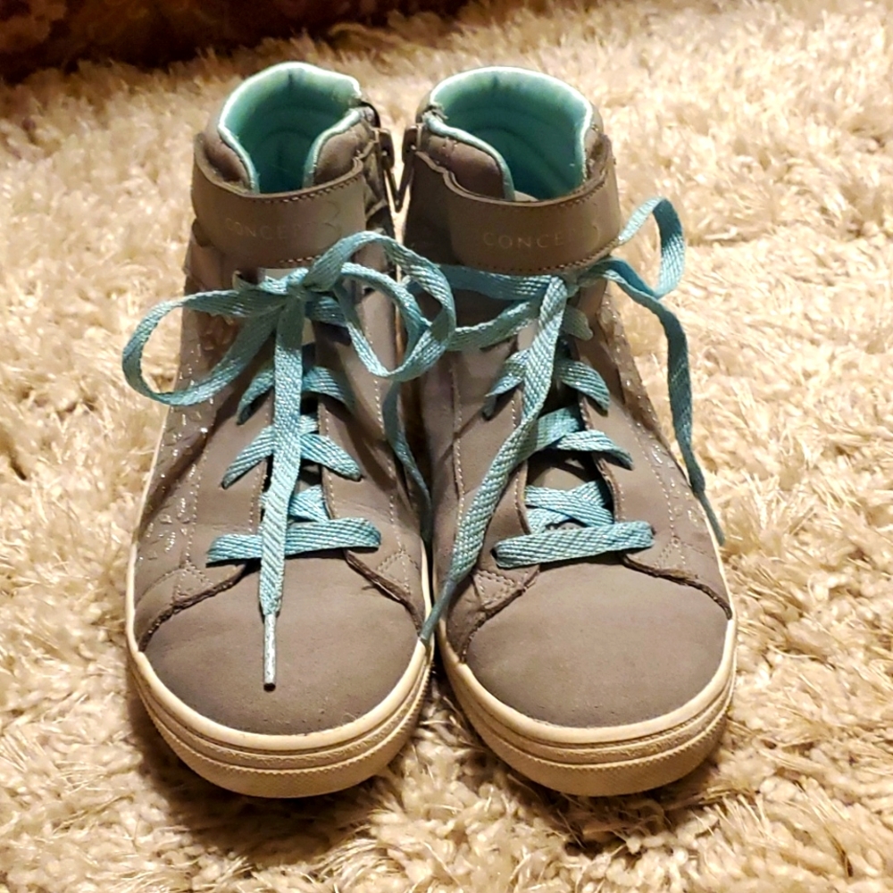 Girls/kids Skechers sneakers shoes size 3